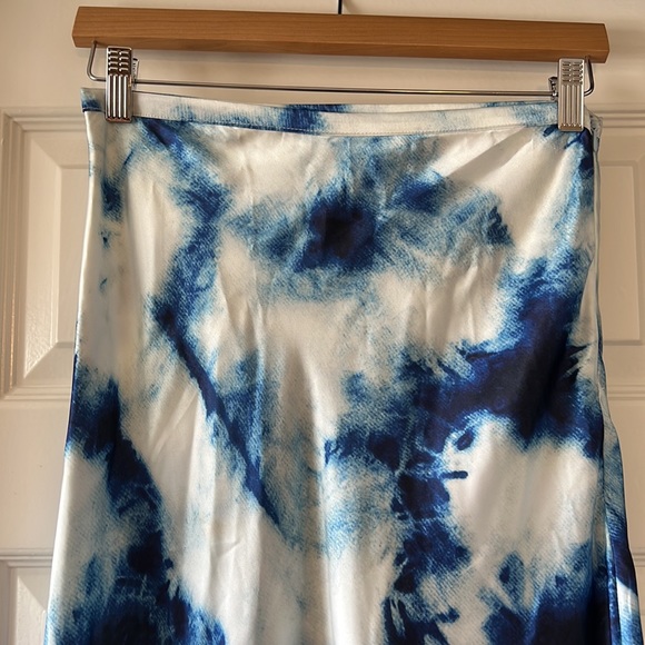 ✨LIONESS Skirt - Tie Dye Midi Satin Skirt - Size Medium - Picture 2 of 4